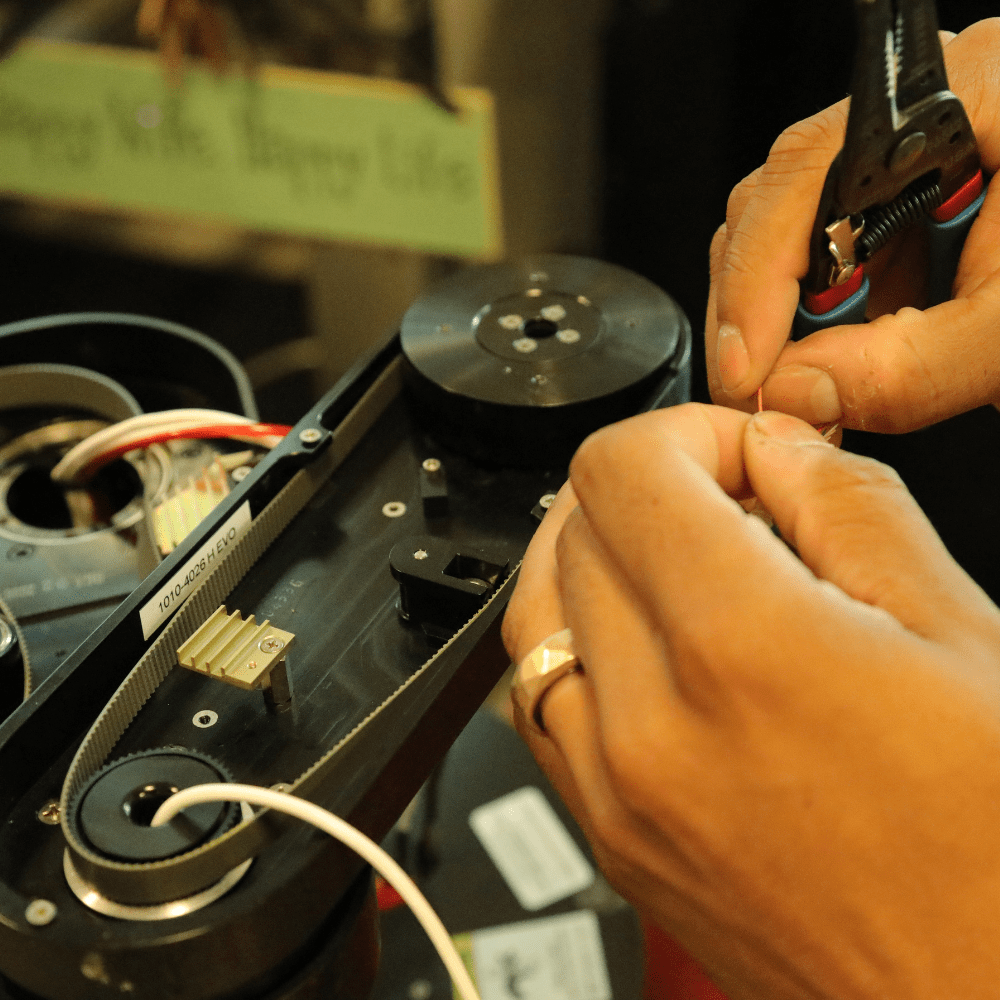 hands repairing robot